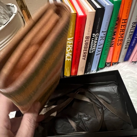 Gucci Colorful Woven Wallets - Picture 4 of 10